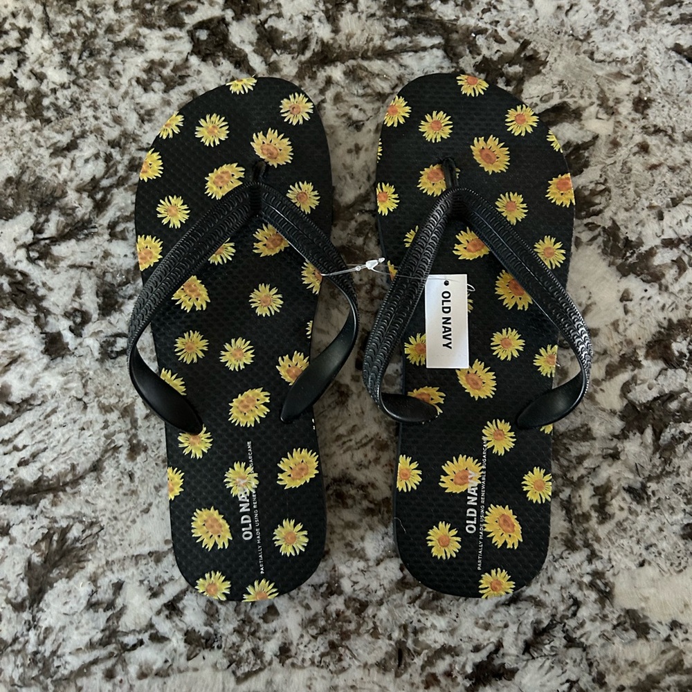 Sunflower flip flops 🌻
